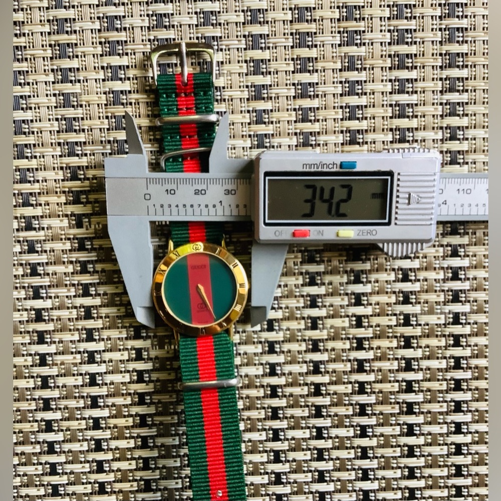 Gucci Gold-Tone Watch set for couple 💚❤️💛 - Picture 9 of 16
